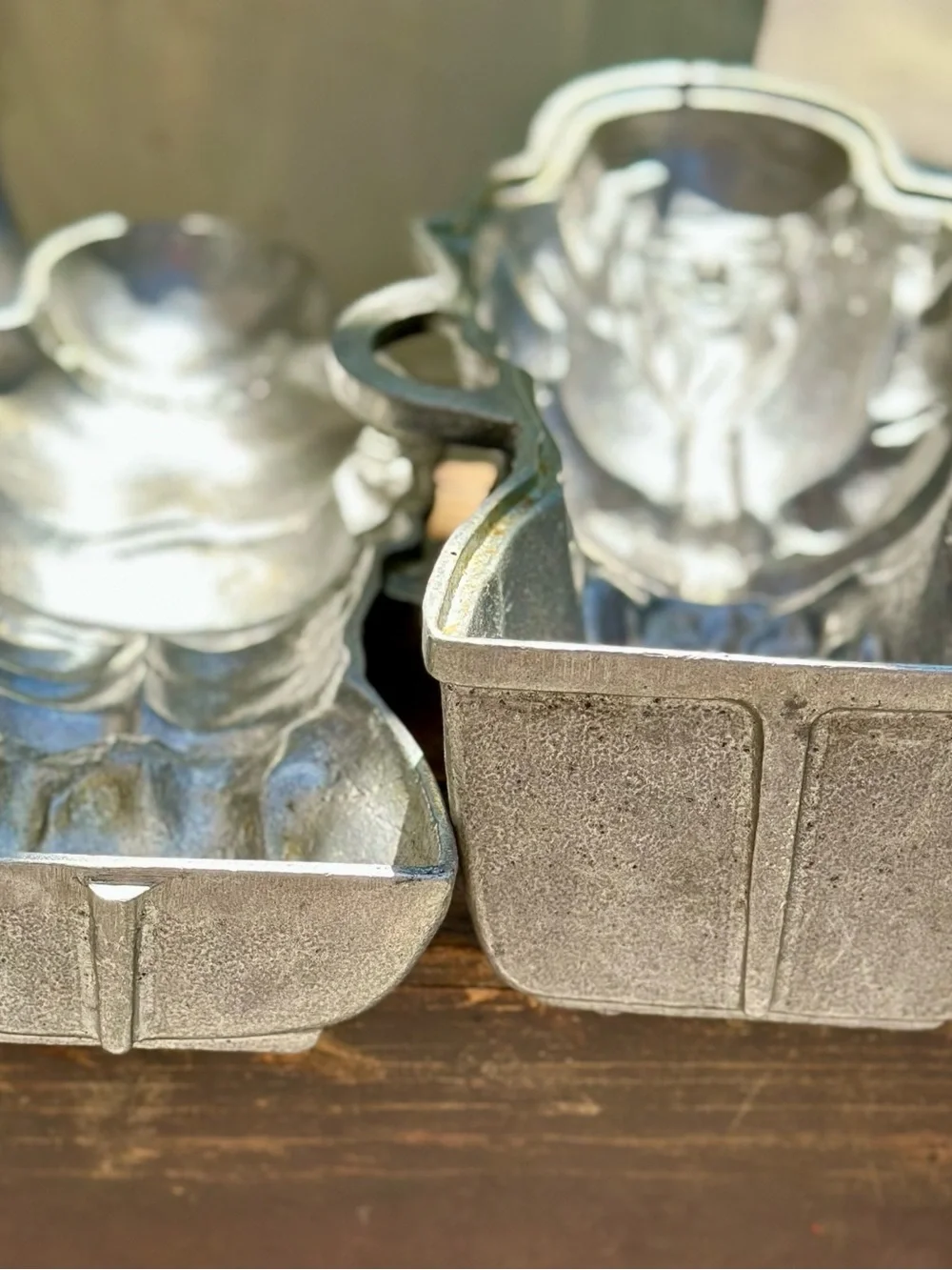 Vintage 12 inch Cast Aluminum Santa Cake Mold Hello Kiddies Christmas Bakeware